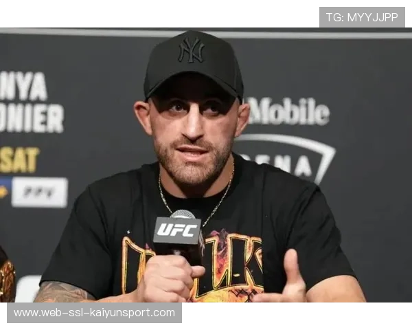 UFC 325前瞻：37岁老将沃尔卡诺夫斯基迎战28岁新生代洛佩斯，羽量级统治权面临严峻考验